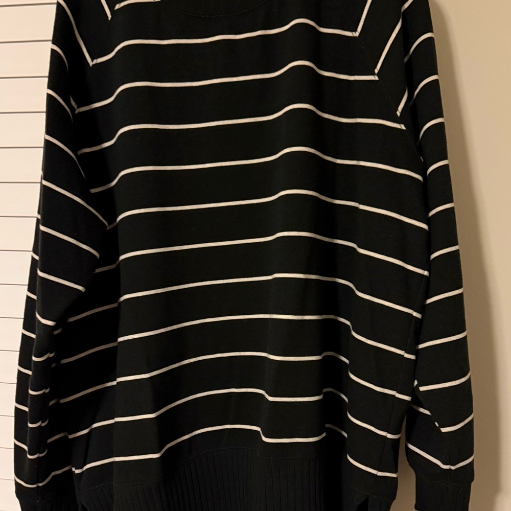 Women’s Maurices Black and Cream Striped Sweatshirt Size Large
